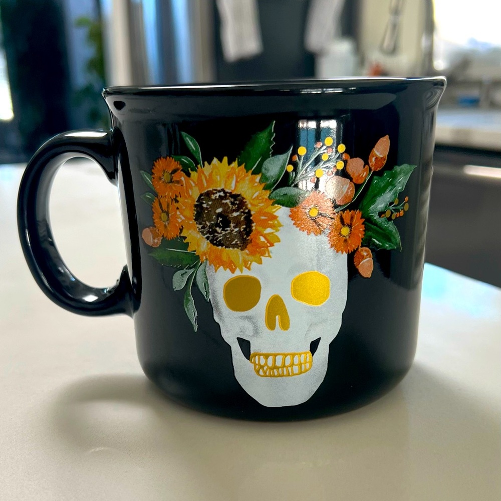 Fig & Fern 20oz black ceramic skull & wildflower mug